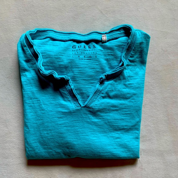 Guess short sleeve V-neck - Picture 1 of 4